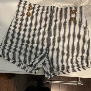 Lillegs stripped shorts